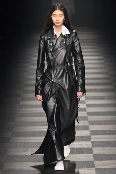 Look 18
